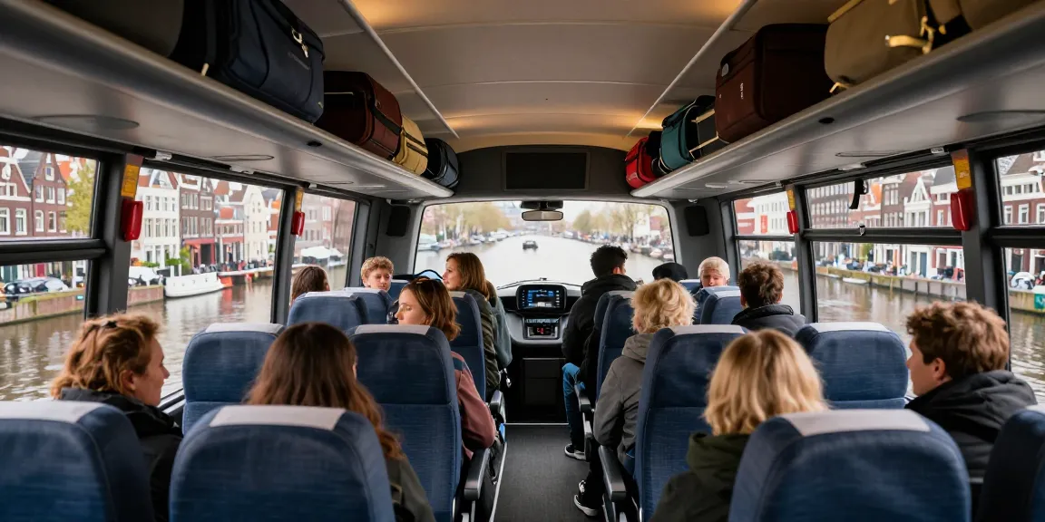 Taxi bus Amsterdam biedt comfortabele groepsvervoer door de schilderachtige stad.